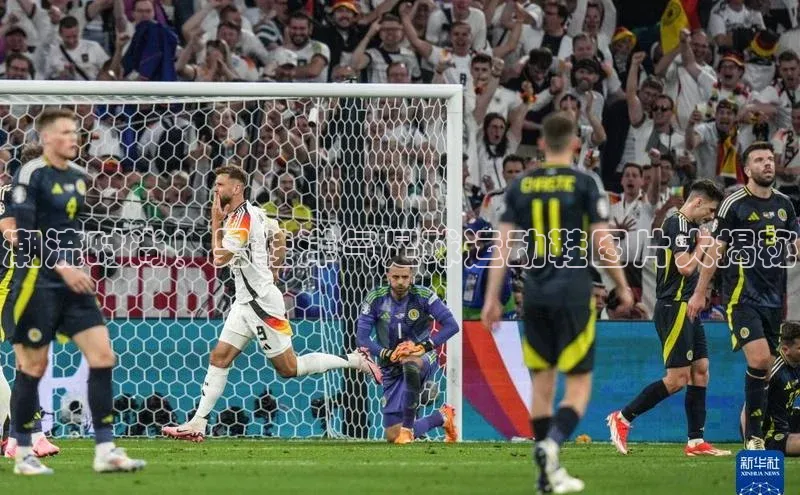 米乐yy易游体育App下载赛富乐斯潮流时尚！男鞋洋气足球运动鞋图片大揭秘